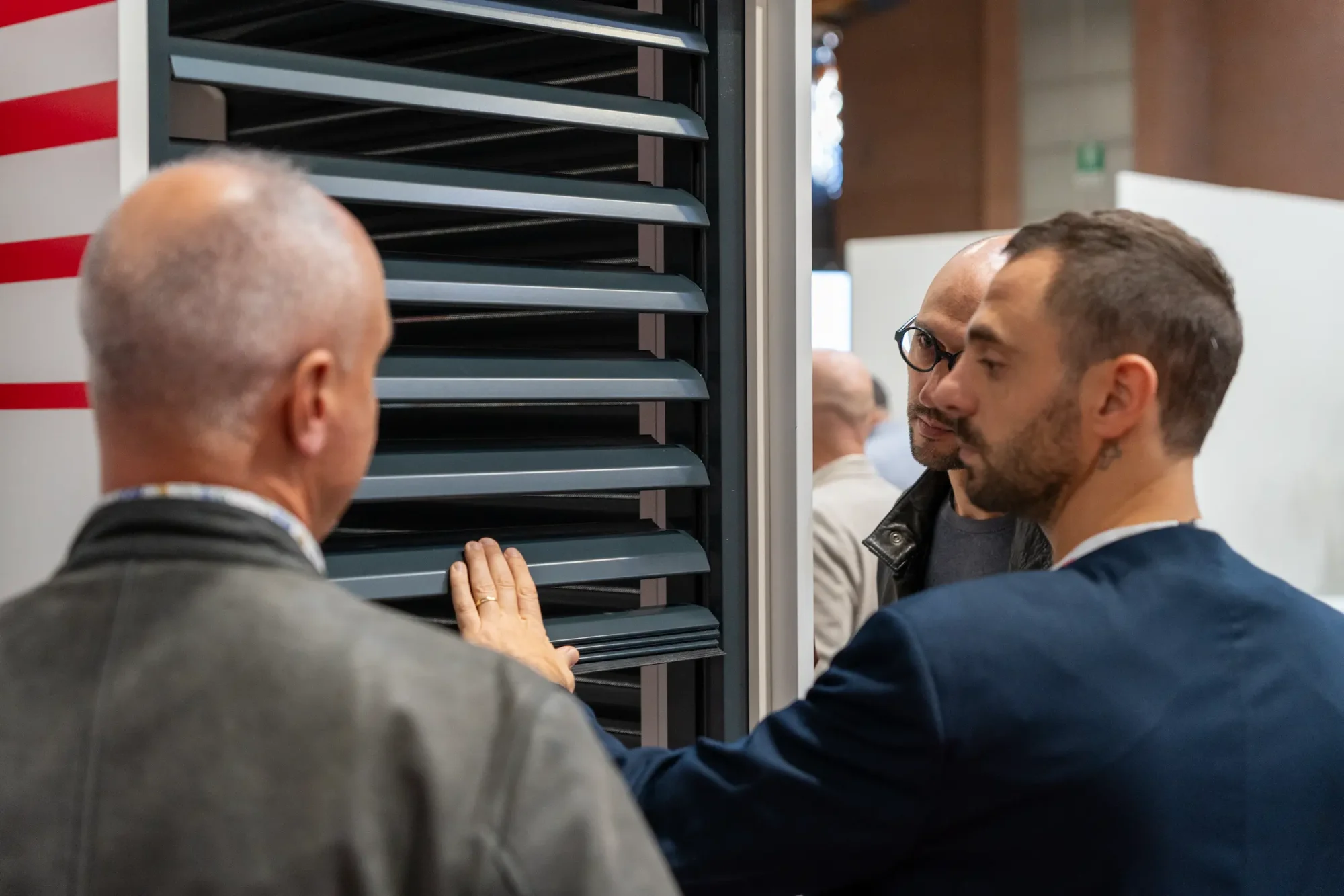 Persone che guardano la Frangisole Bold di Seraplastic a BeOpen Brescia 2026